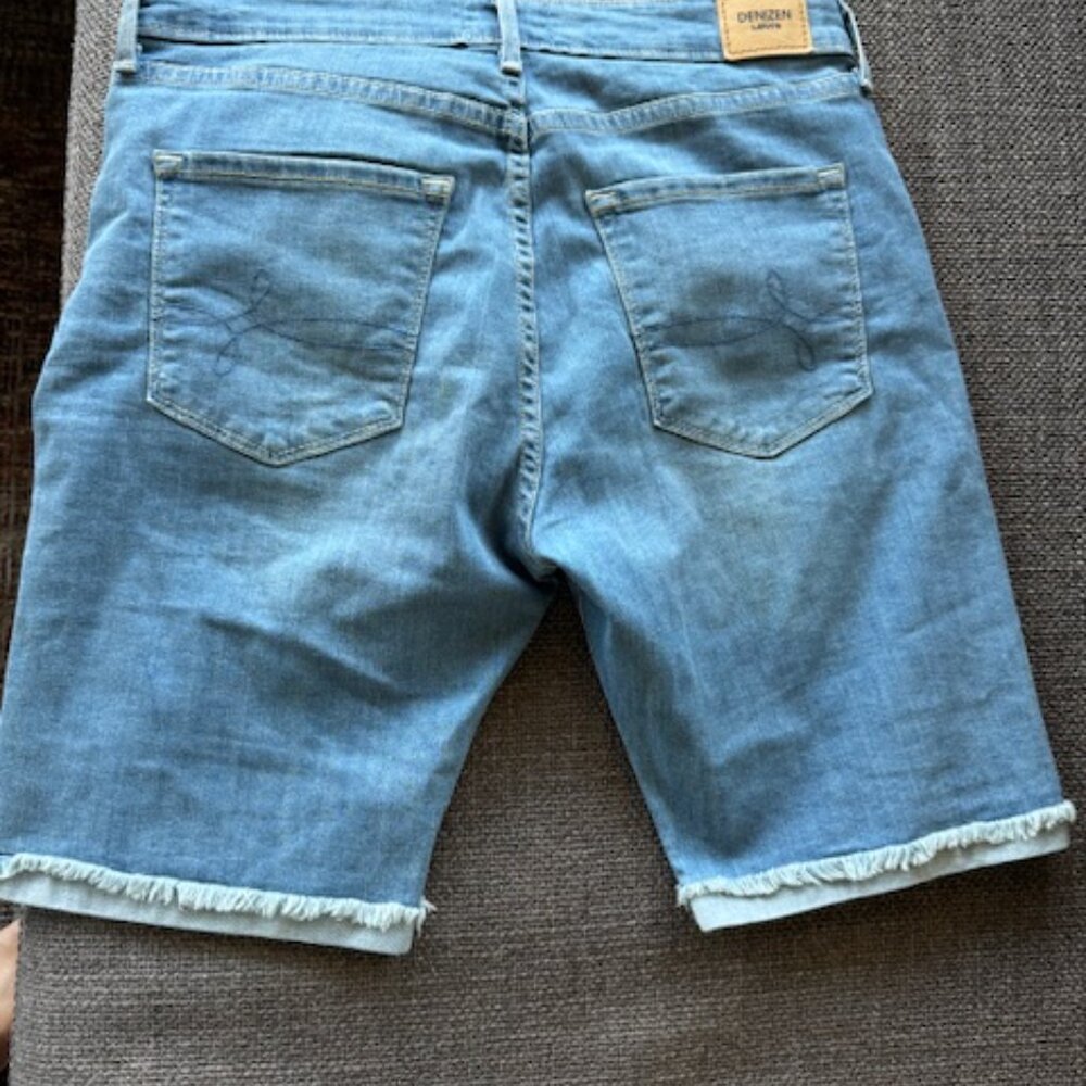 Levis Bermuda Shorts - Picture 3 of 5